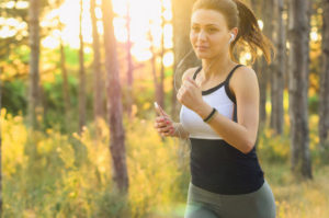 https://pixabay.com/photos/woman-jogging-running-exercise-2592247/