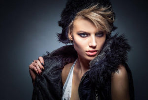 https://pixabay.com/photos/woman-model-portrait-fashion-600238/